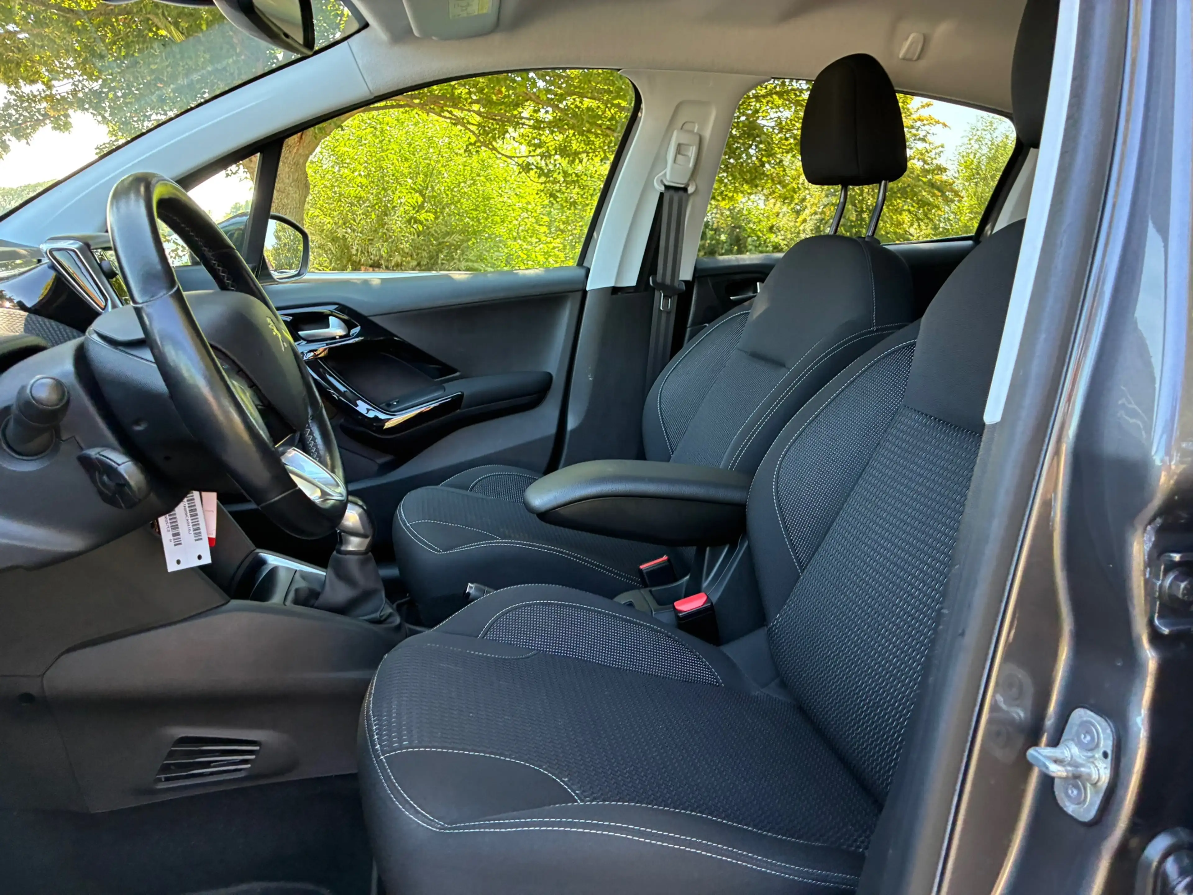 Peugeot 208 1.2 PureTech Allure | DAB + Navi + Clima + Cruise — photo 11