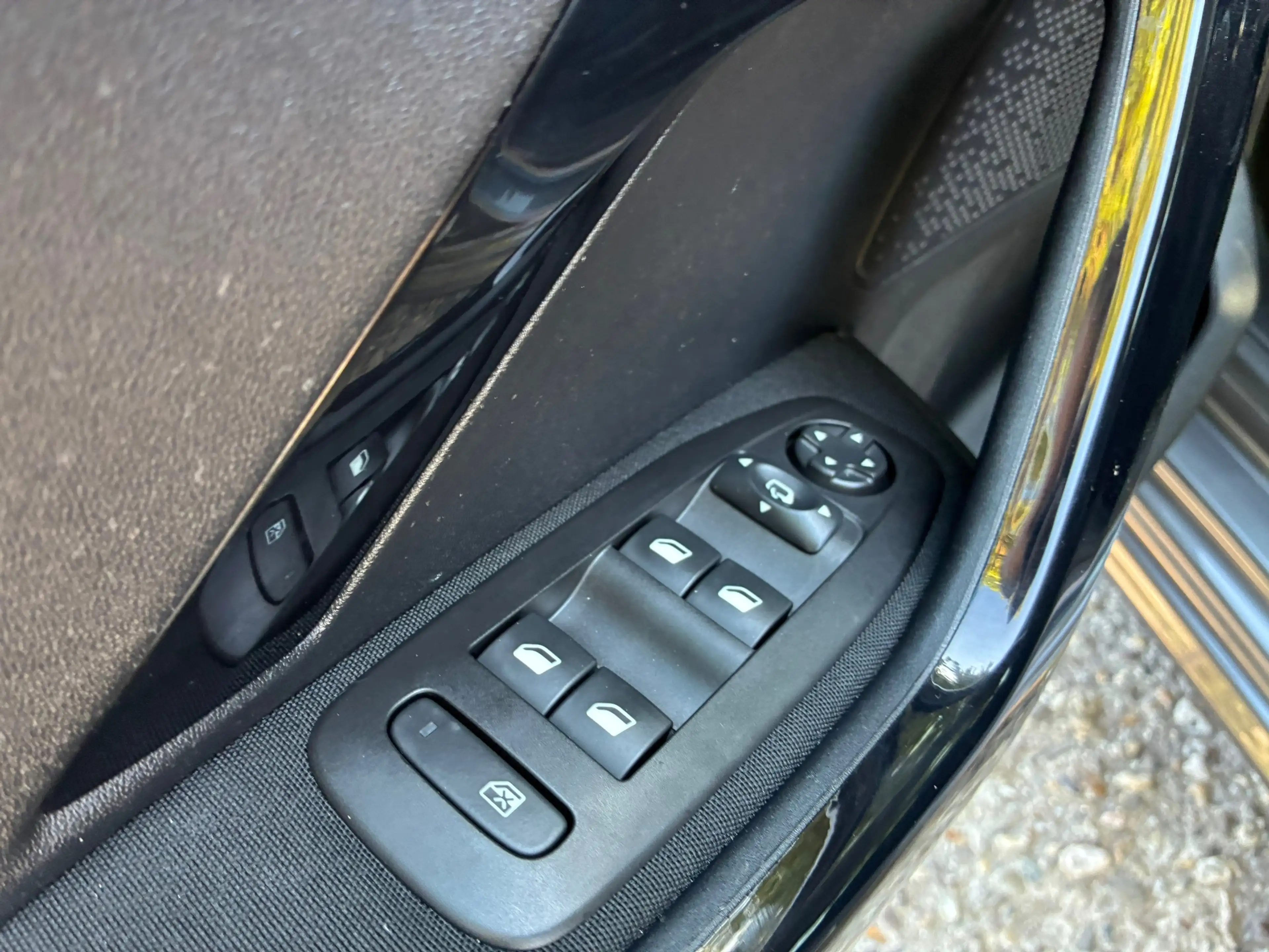 Peugeot 208 1.2 PureTech Allure | DAB + Navi + Clima + Cruise — photo 12