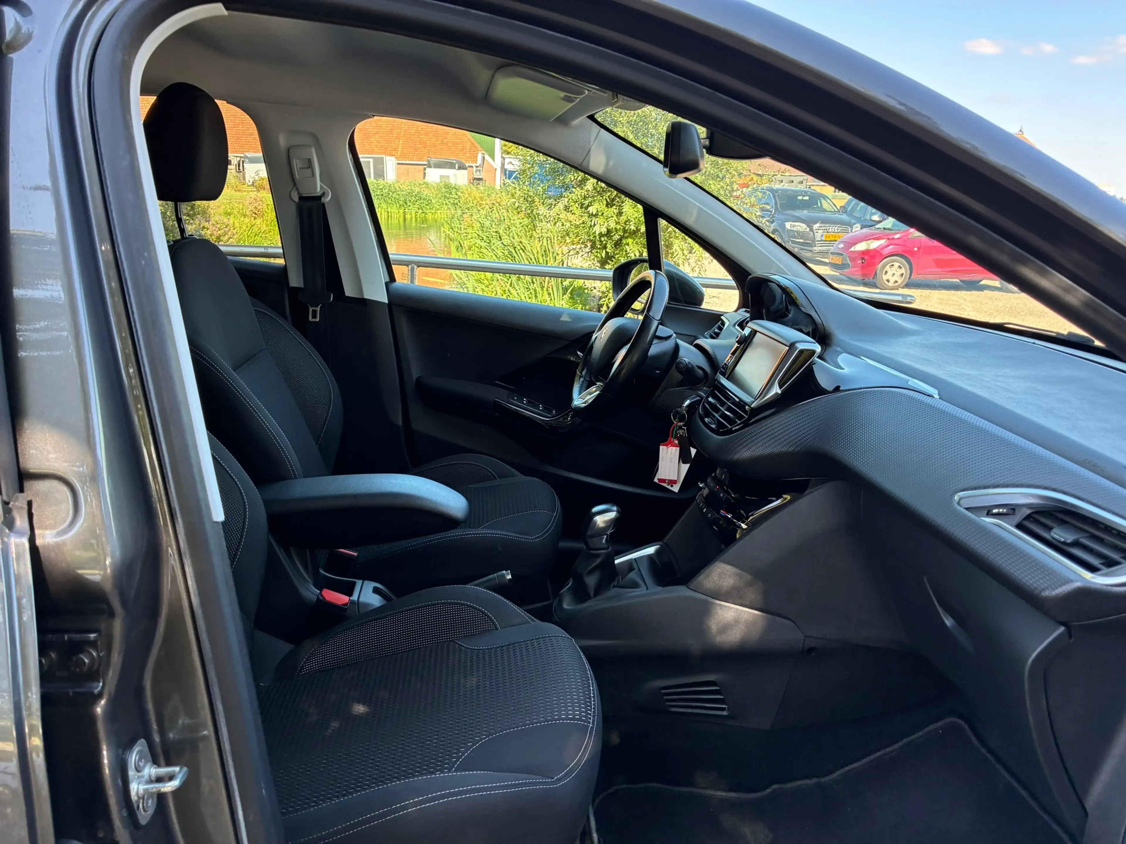 Peugeot 208 1.2 PureTech Allure | DAB + Navi + Clima + Cruise — photo 7