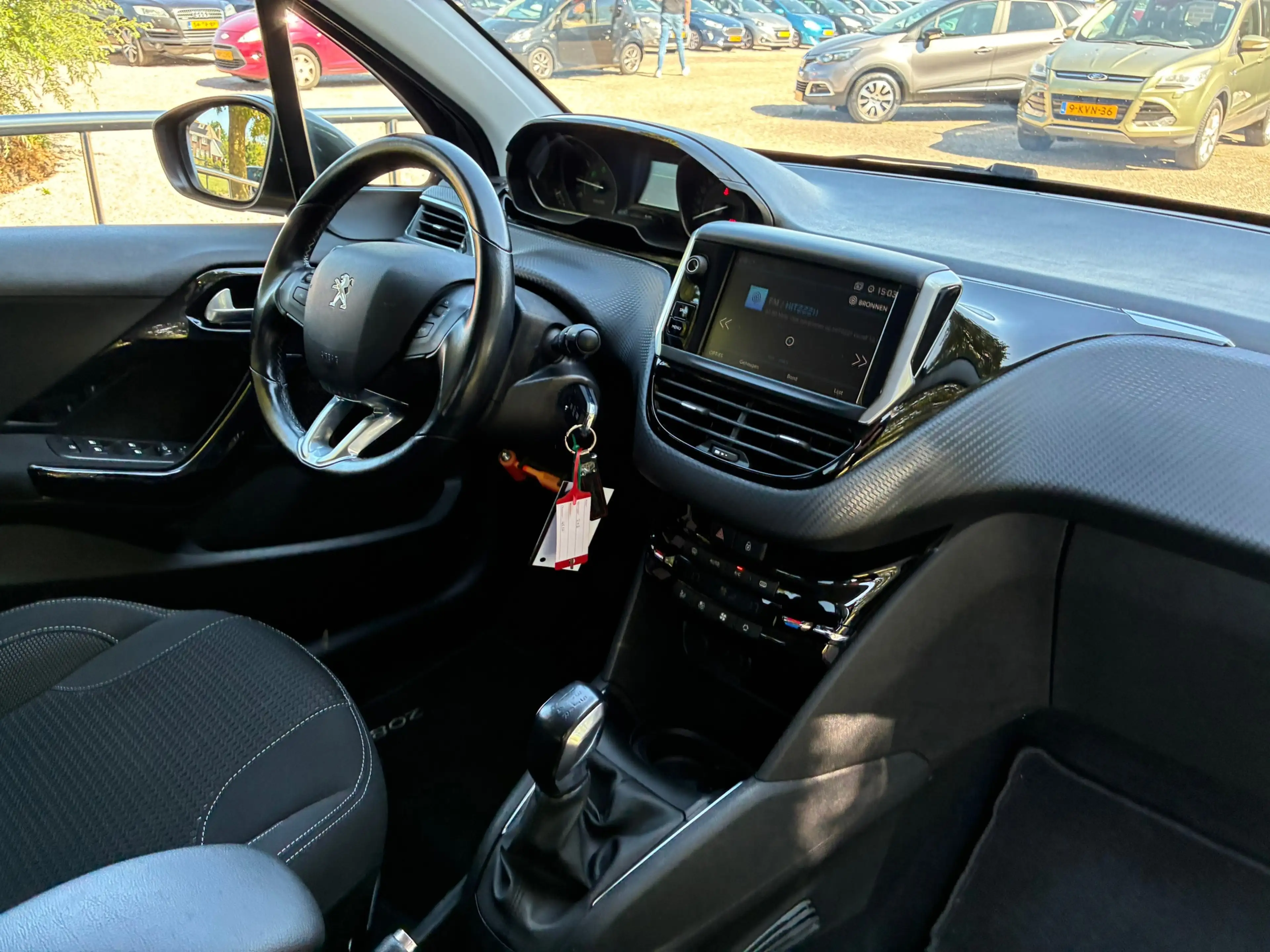 Peugeot 208 1.2 PureTech Allure | DAB + Navi + Clima + Cruise — photo 3
