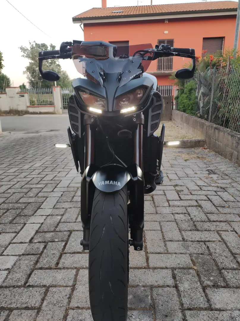 Yamaha MT-09 Nero - 2