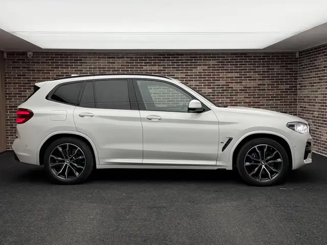 BMW X3 view 5