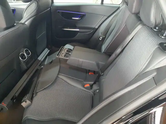Mercedes-Benz 220 view 13