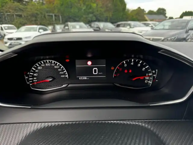 Peugeot 208 view 8