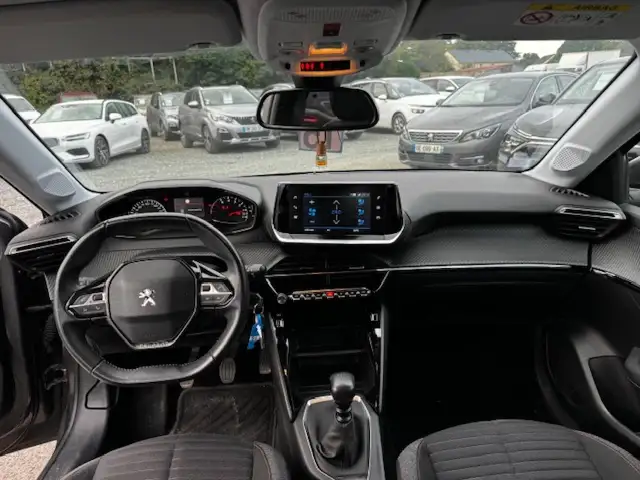 Peugeot 208 view 7