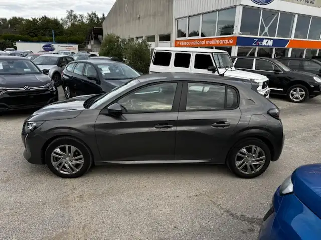 Peugeot 208 view 3