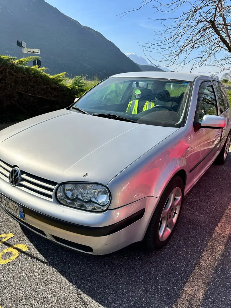 Volkswagen Golf 3p 1.6 Highline auto - 1