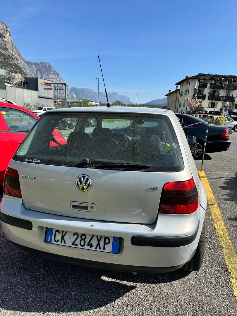 Volkswagen Golf 3p 1.6 Highline auto - 2