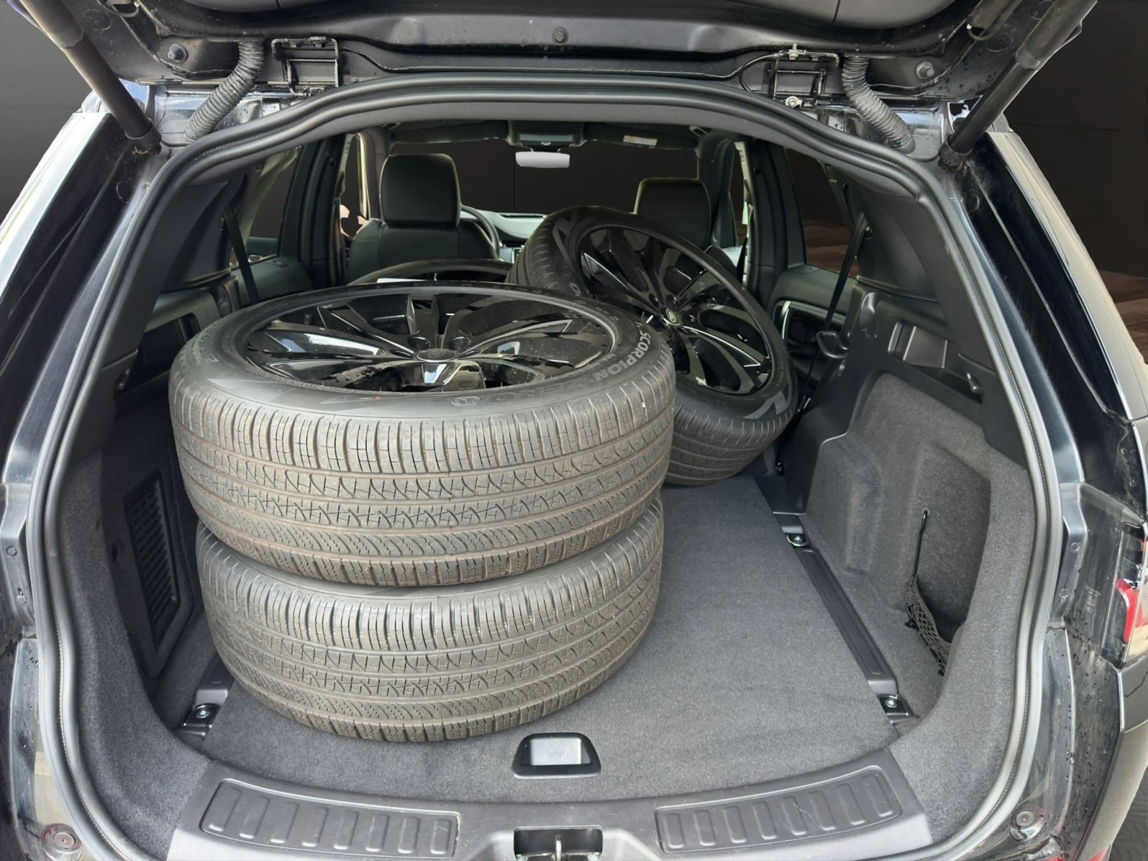Land Rover Discovery Sport 1.5 Plug-in Hybrid P270e Dynamic — photo 8