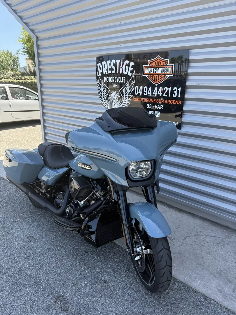 Harley-Davidson Street Glide Šedá - 2