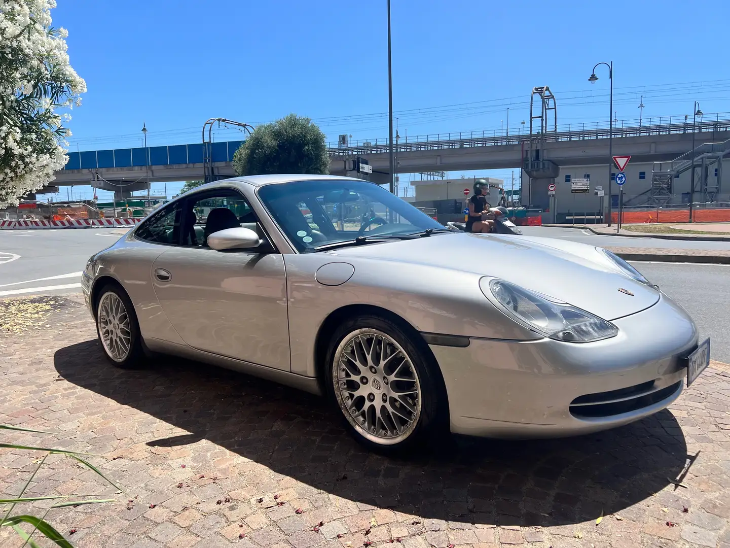 Porsche 996 911 Coupe 3.4 Carrera Plateado - 2