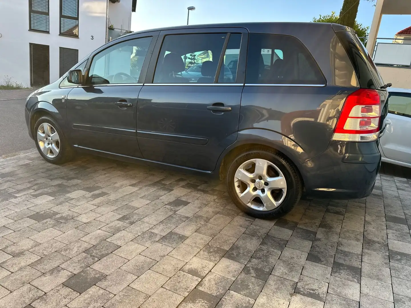 Opel Zafira B Edition "111 Jahre" Blau - 2