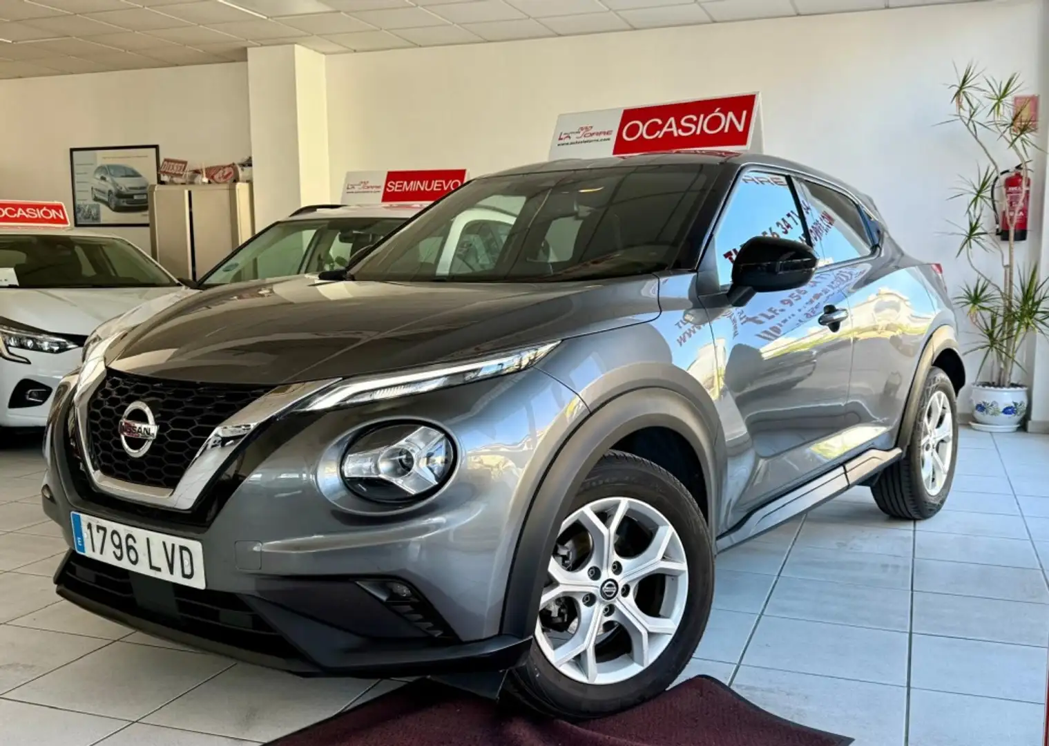 Nissan Juke 1.0 DIG-T N-Connecta 4x2 DCT 7 114 Gris - 2