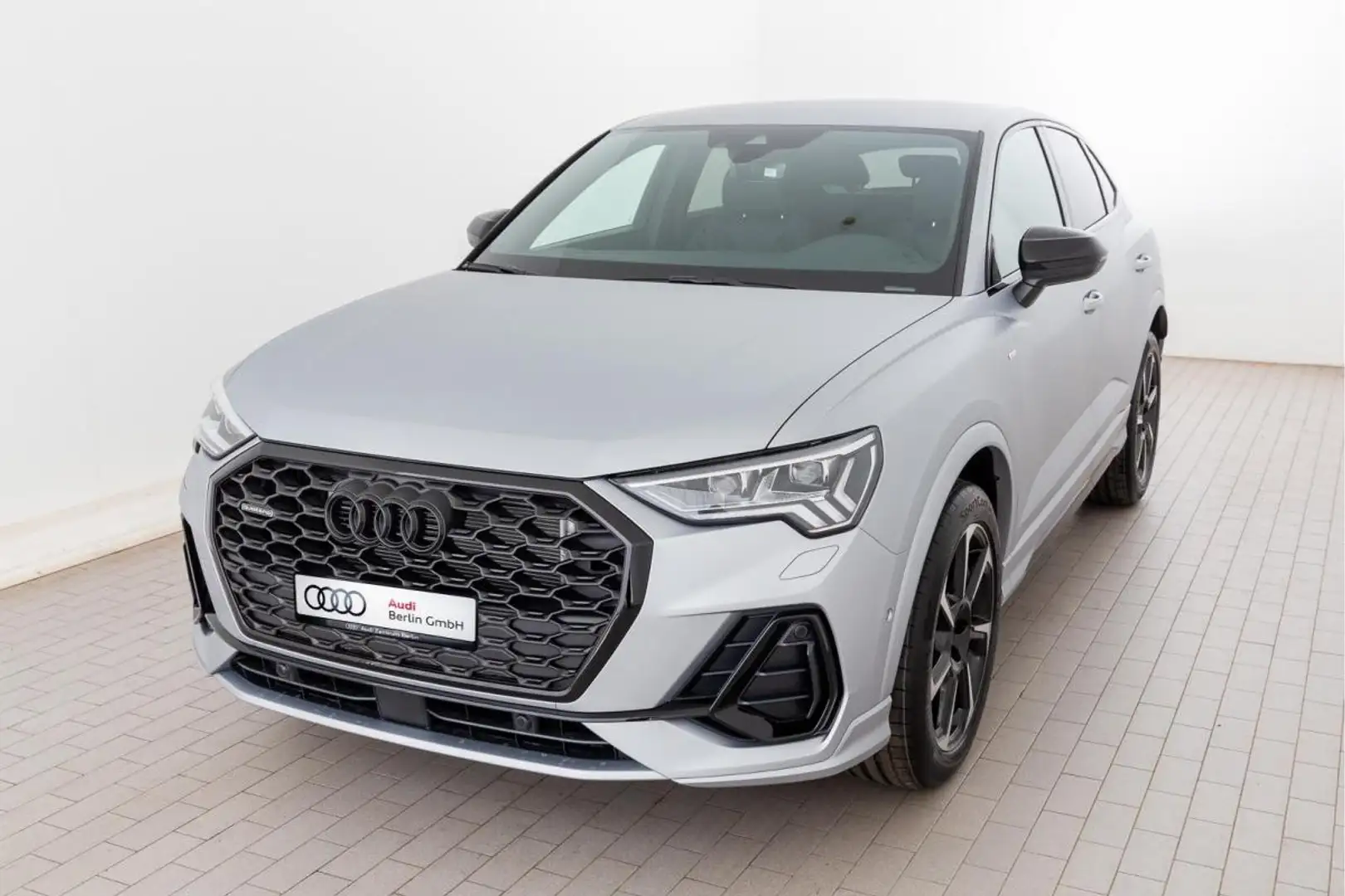 Audi Q3 S line 40 TFSI quattro S tronic Silber - 2