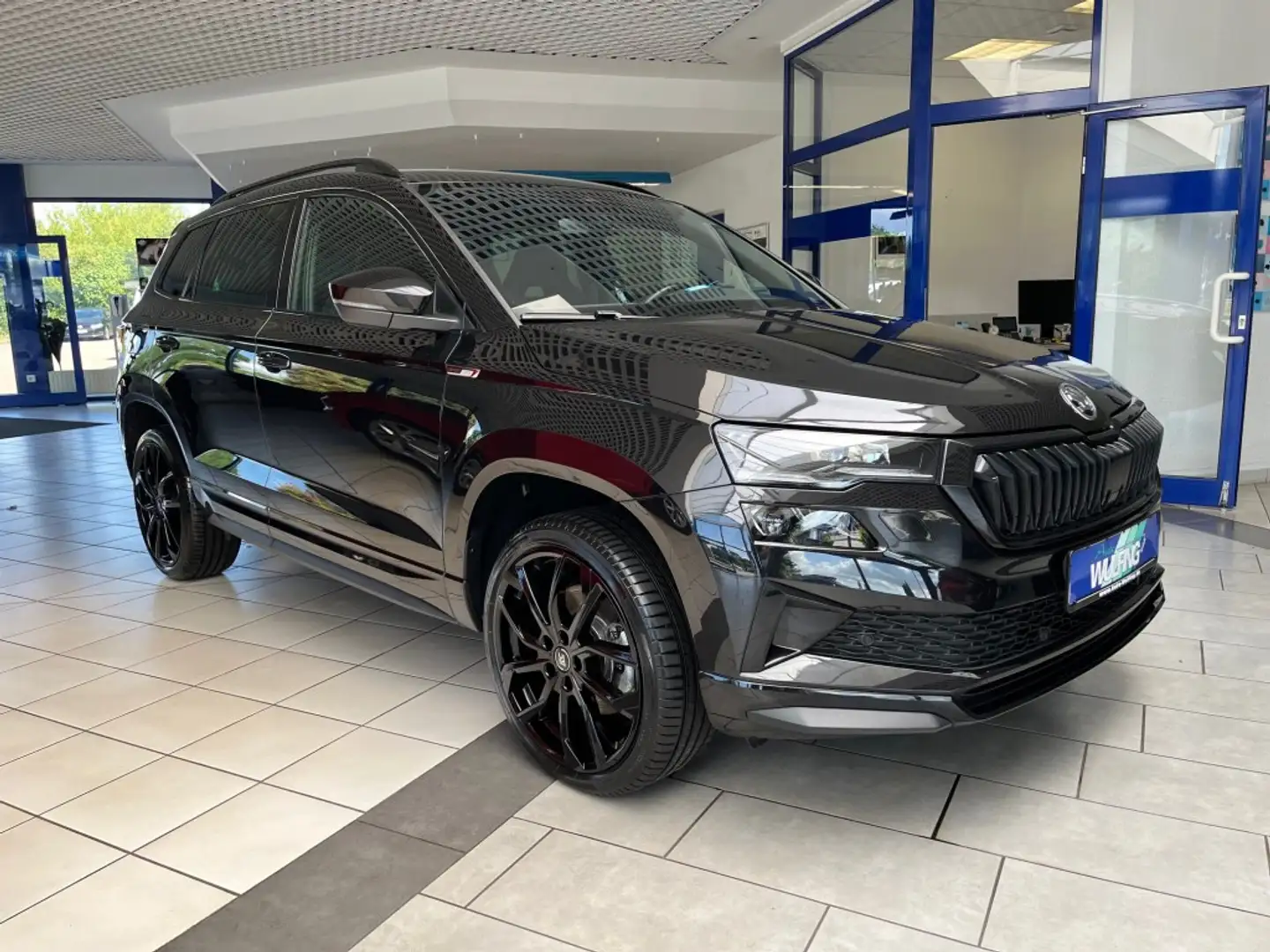 Skoda Karoq 1.5 TSI DSG Sportline, AHK,Matrix,19-Zoll Schwarz - 2
