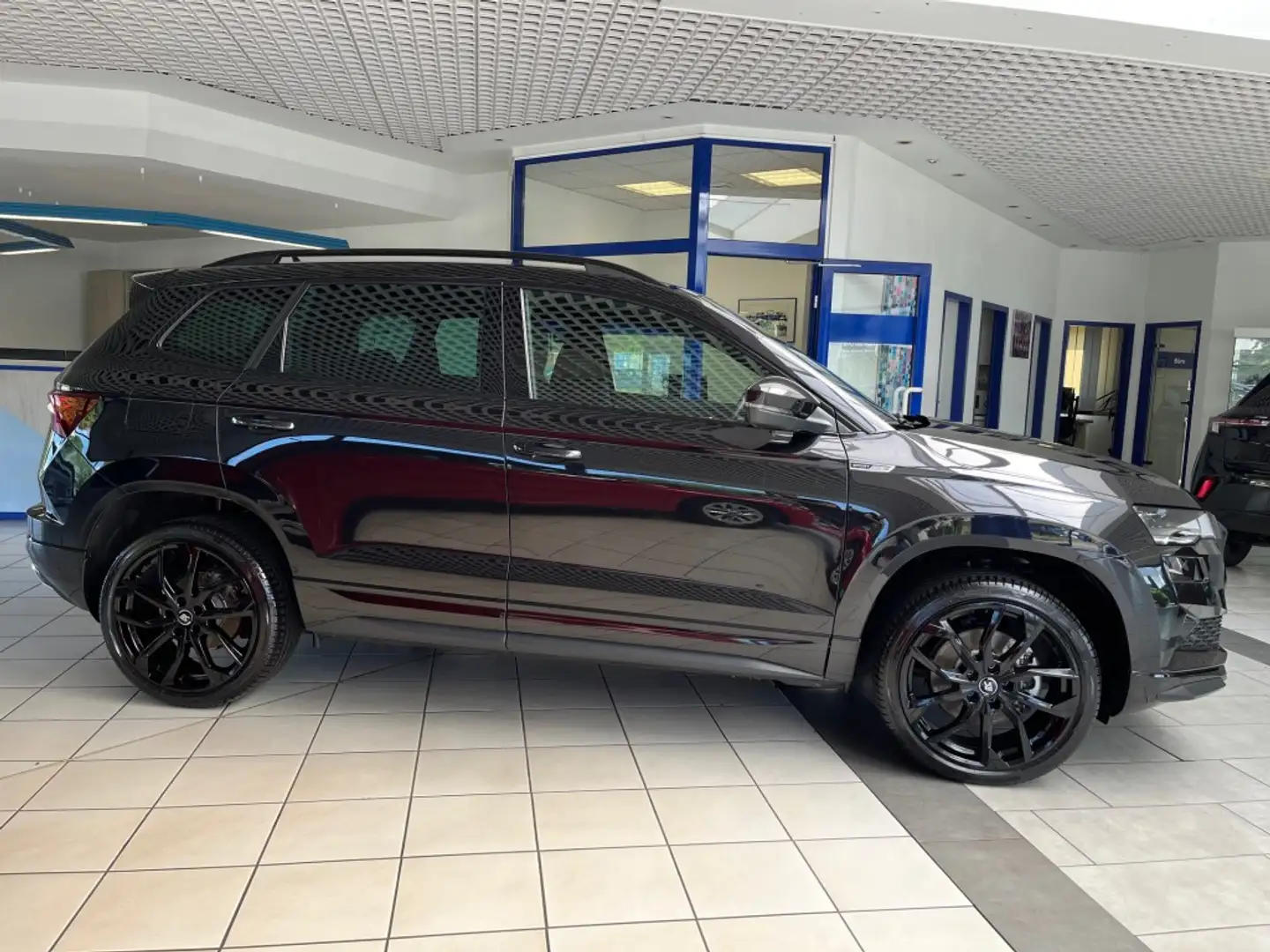 Skoda Karoq 1.5 TSI DSG Sportline, AHK,Matrix,19-Zoll Schwarz - 1