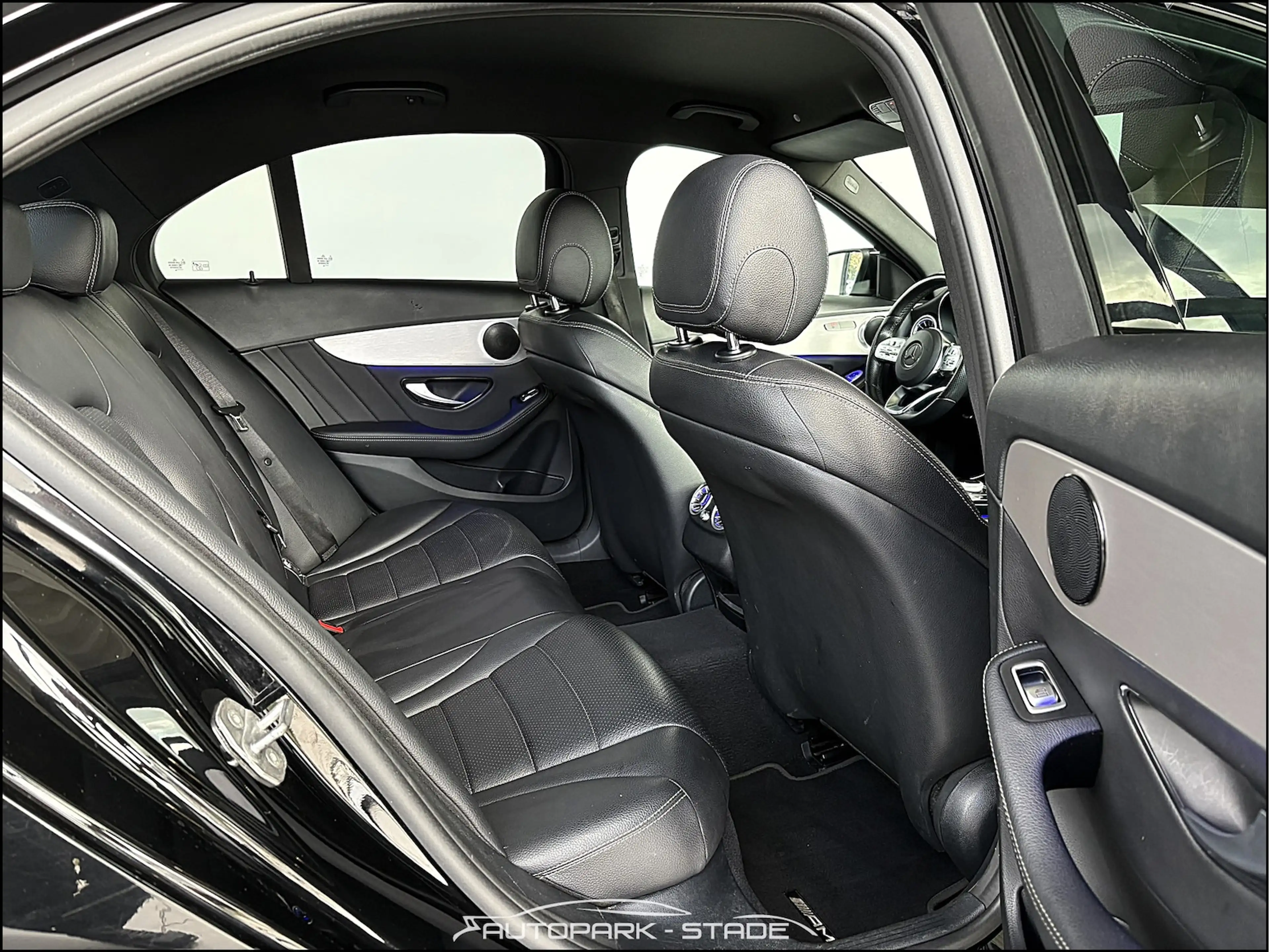 Mercedes-Benz C 220 d AMG C43 Umbau LED Comand Ambient Leder — photo 11