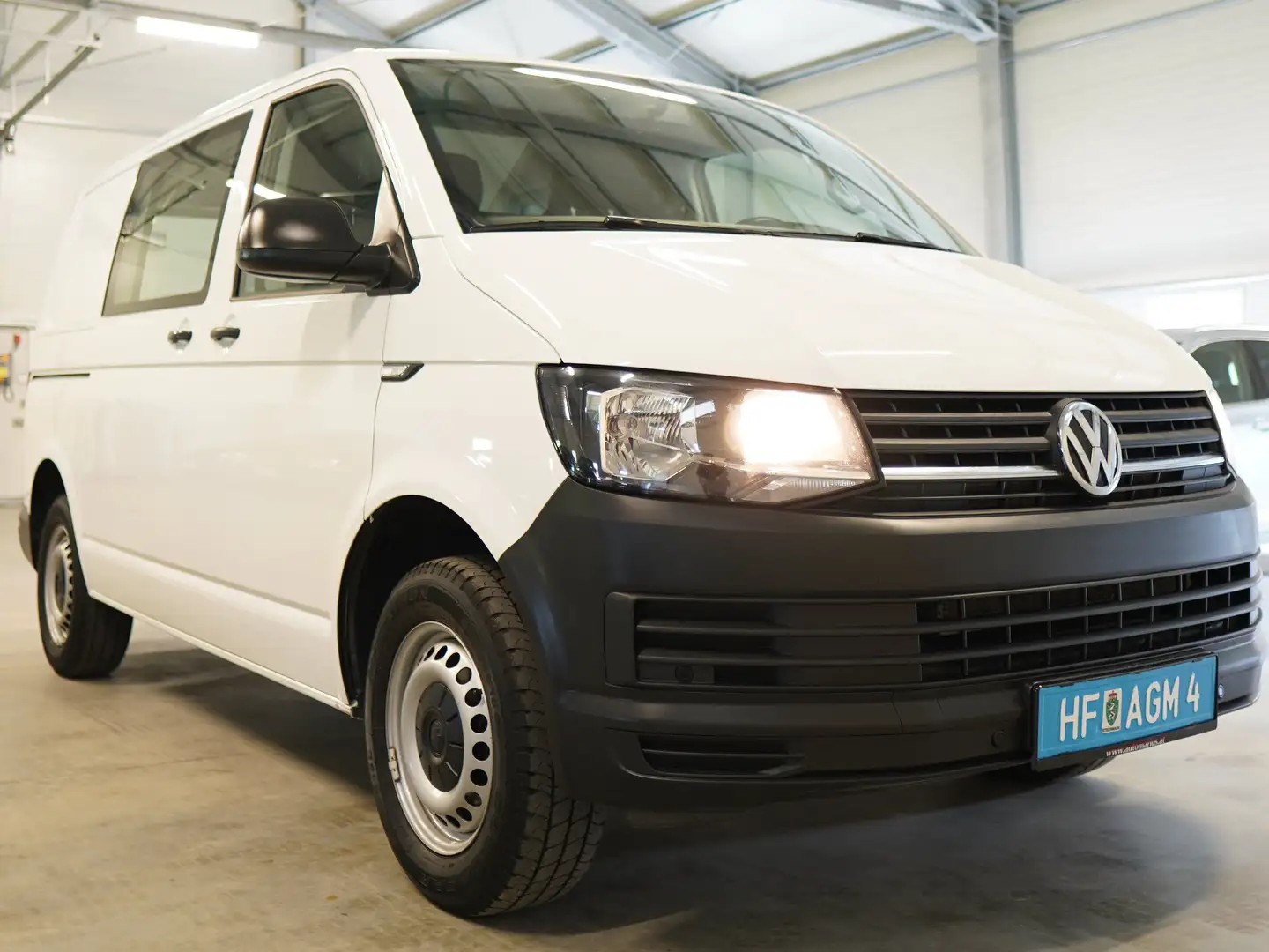 Volkswagen T6 Transporter KR 2,0 TDI BMT DSG NAVI MFL PDC SITZHEIZUNG AHK Weiß - 2
