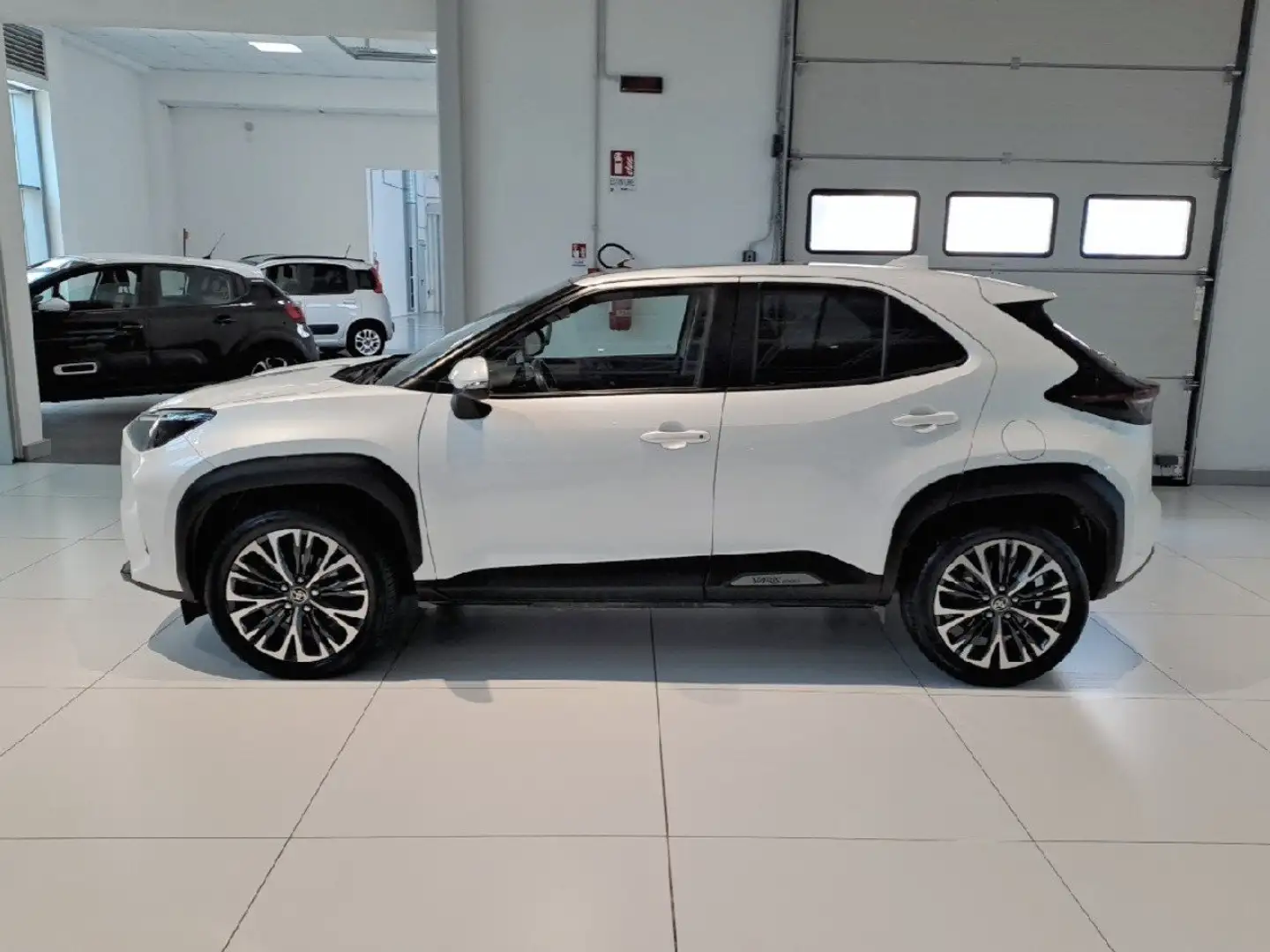 Toyota Yaris Cross 1.5H (116 CV) E-CVT Lounge Weiß - 2