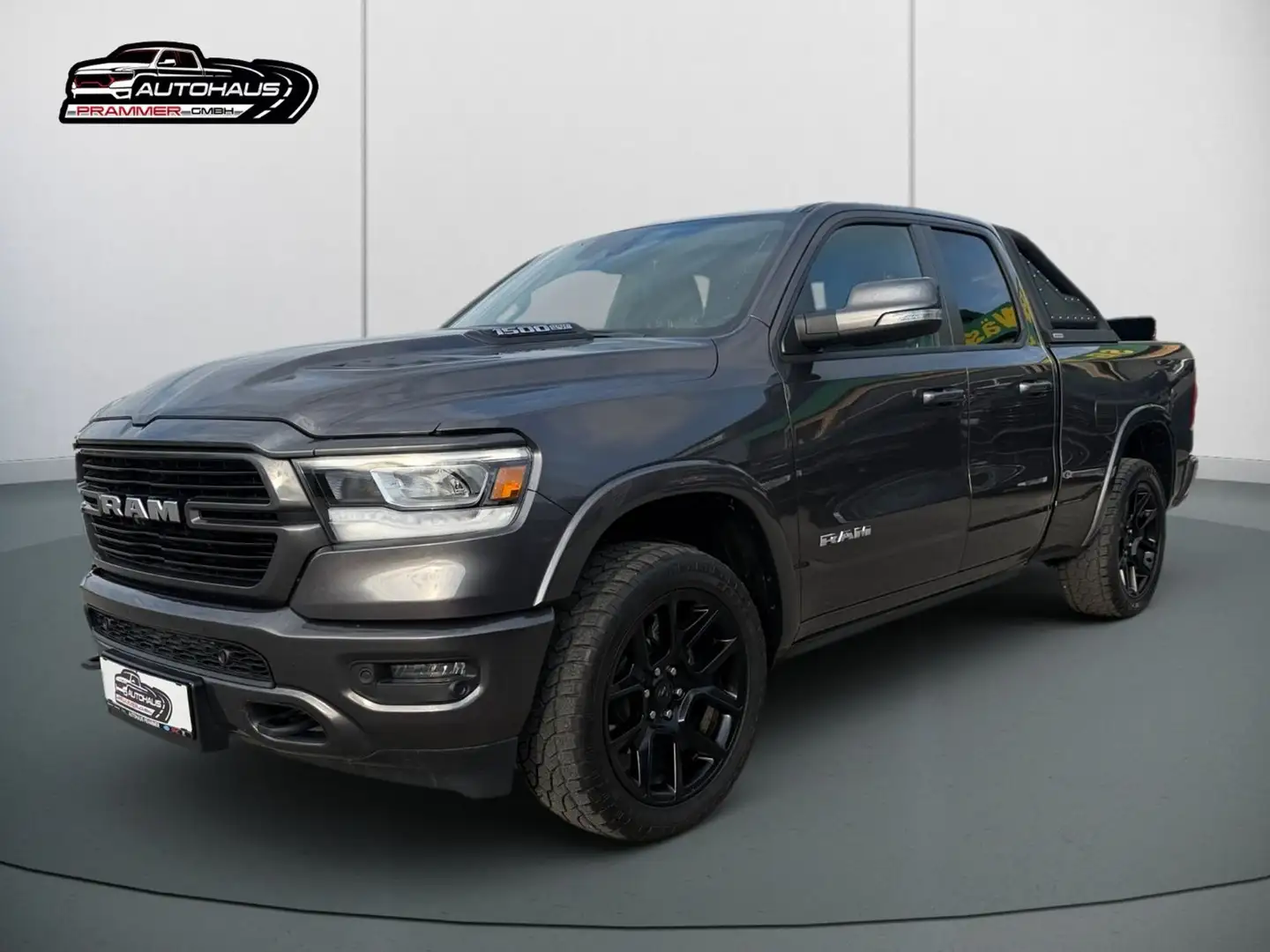 Dodge RAM 1500 Laramie Grau - 1