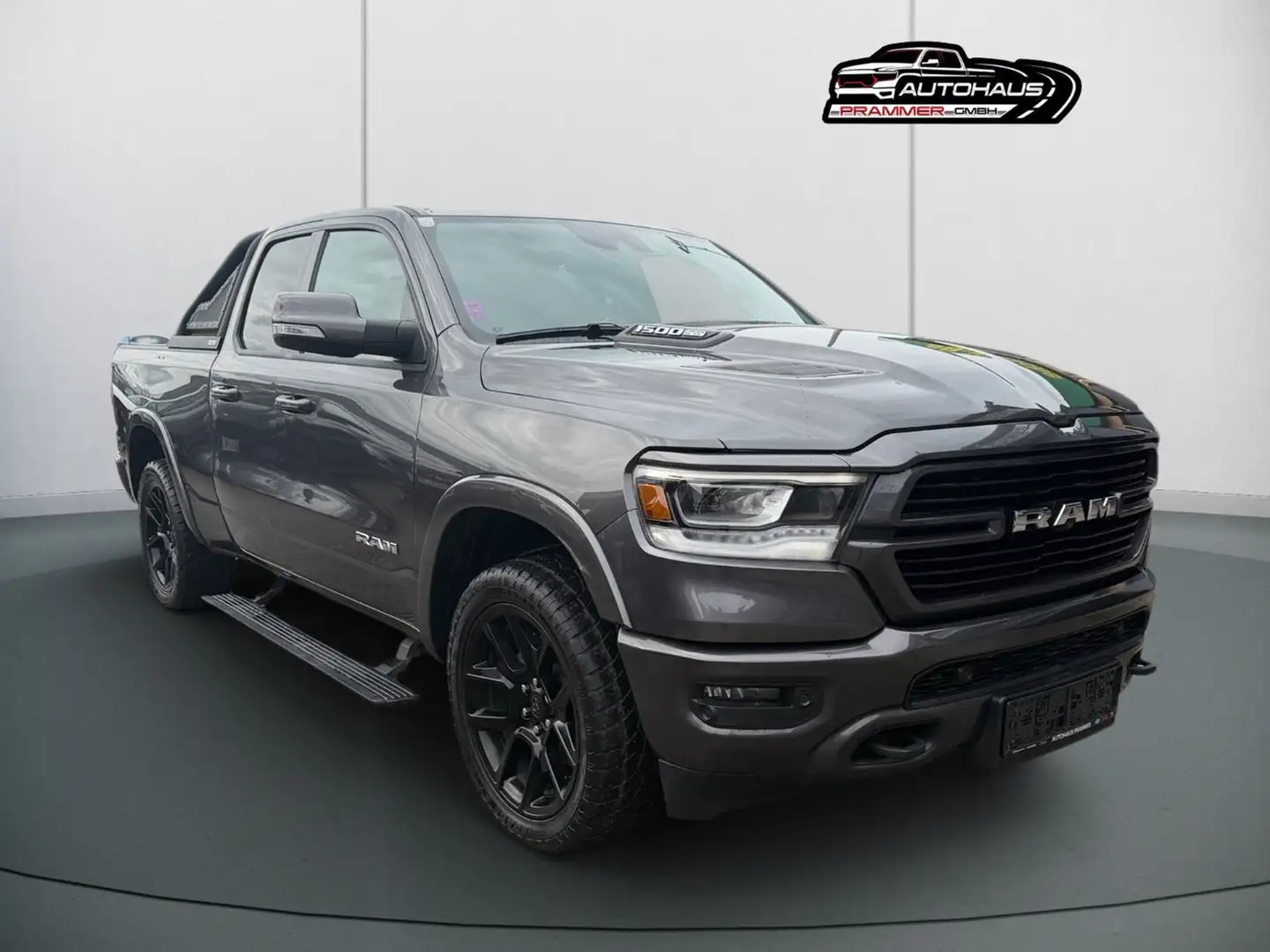 Dodge RAM 1500 Laramie Grau - 2