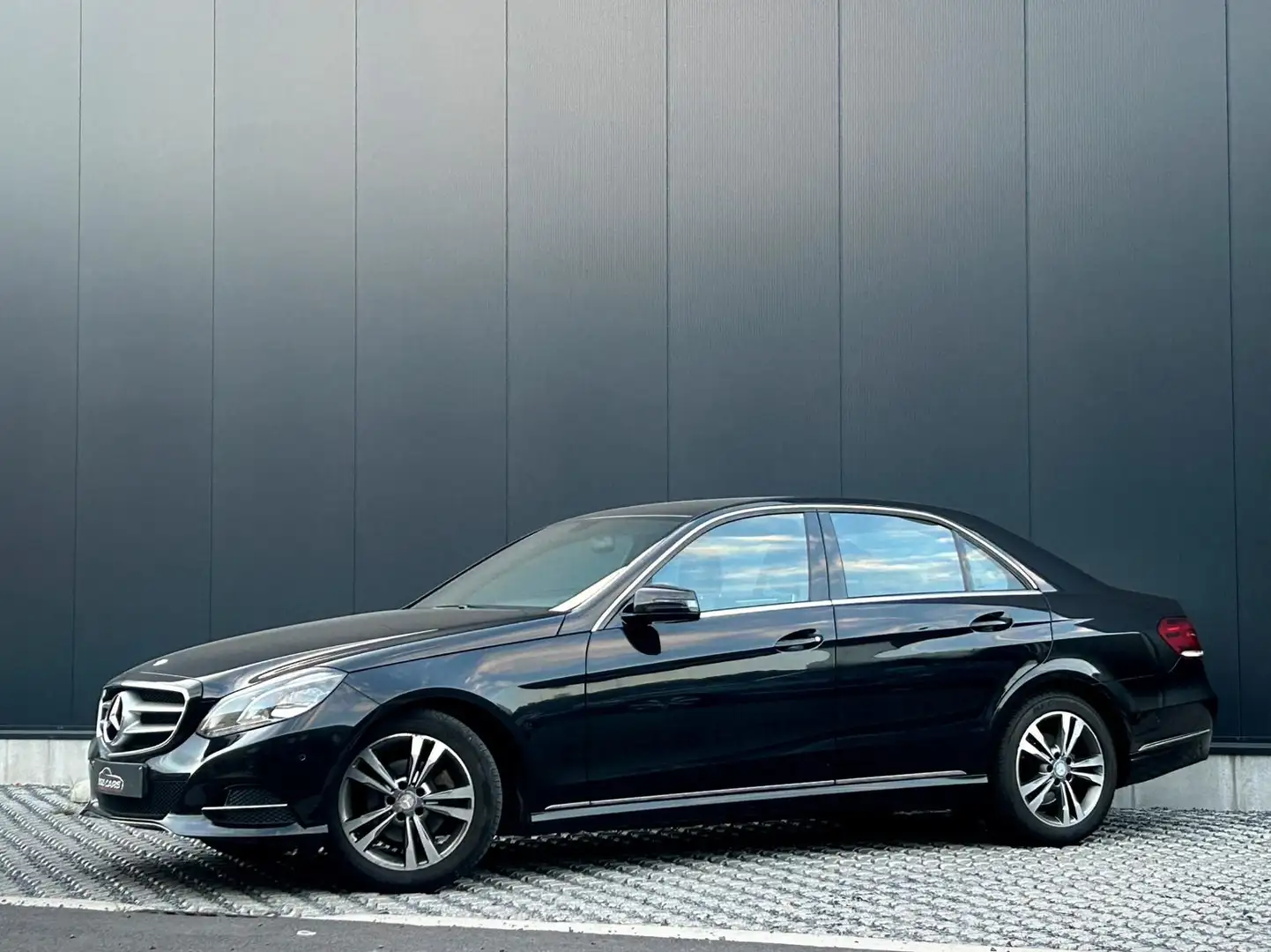 Mercedes-Benz E 200 BlueTEC 7G-TRONIC Avantgarde Black - 2