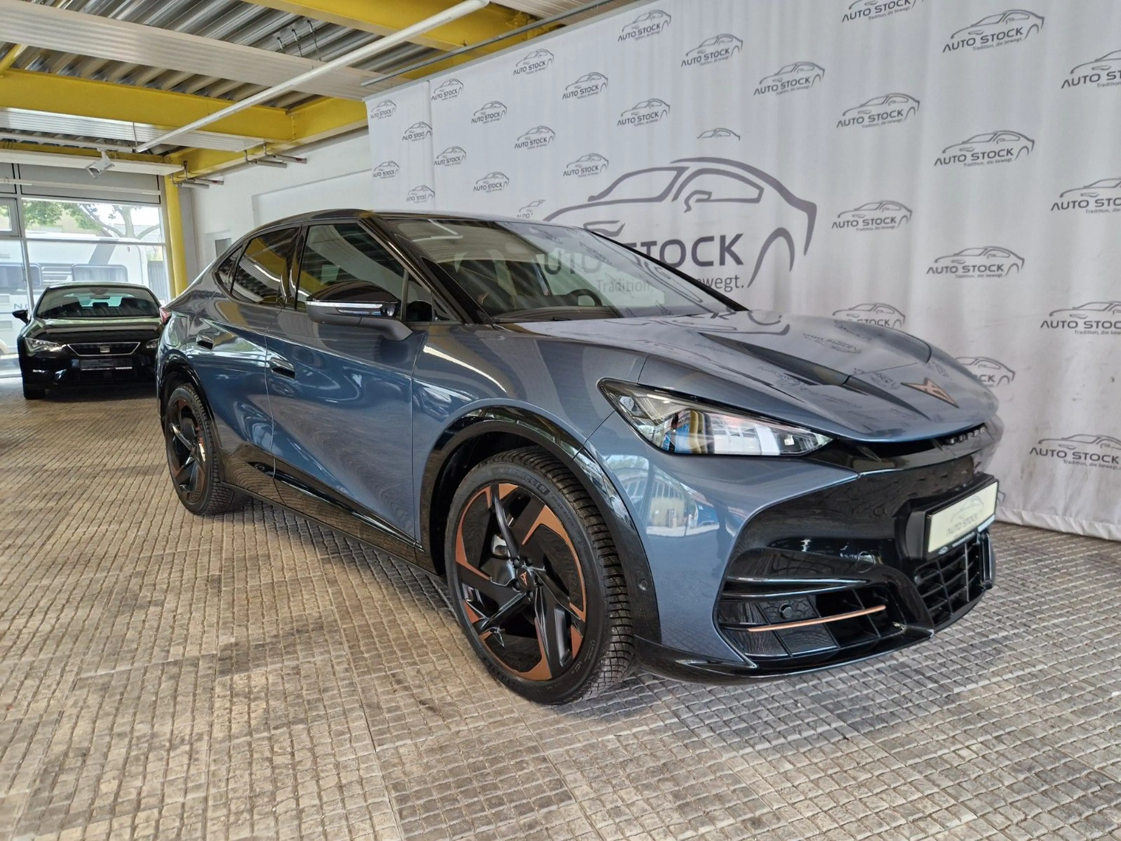 CUPRA Tavascan VZ 4Drive 82kWh PDC LED Navi ACC Headup