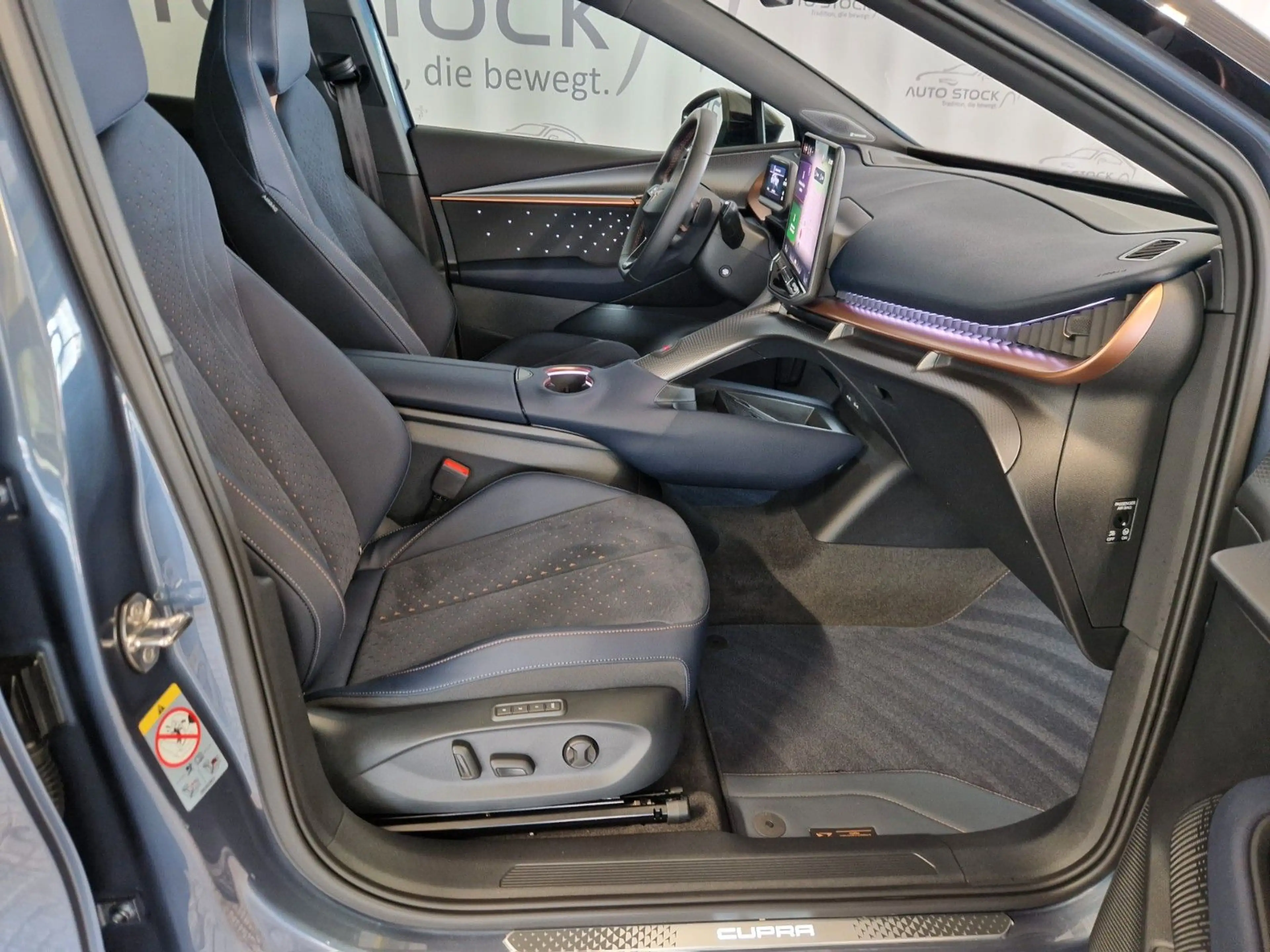 CUPRA Tavascan VZ 4Drive 82kWh PDC LED Navi ACC Headup — photo 15