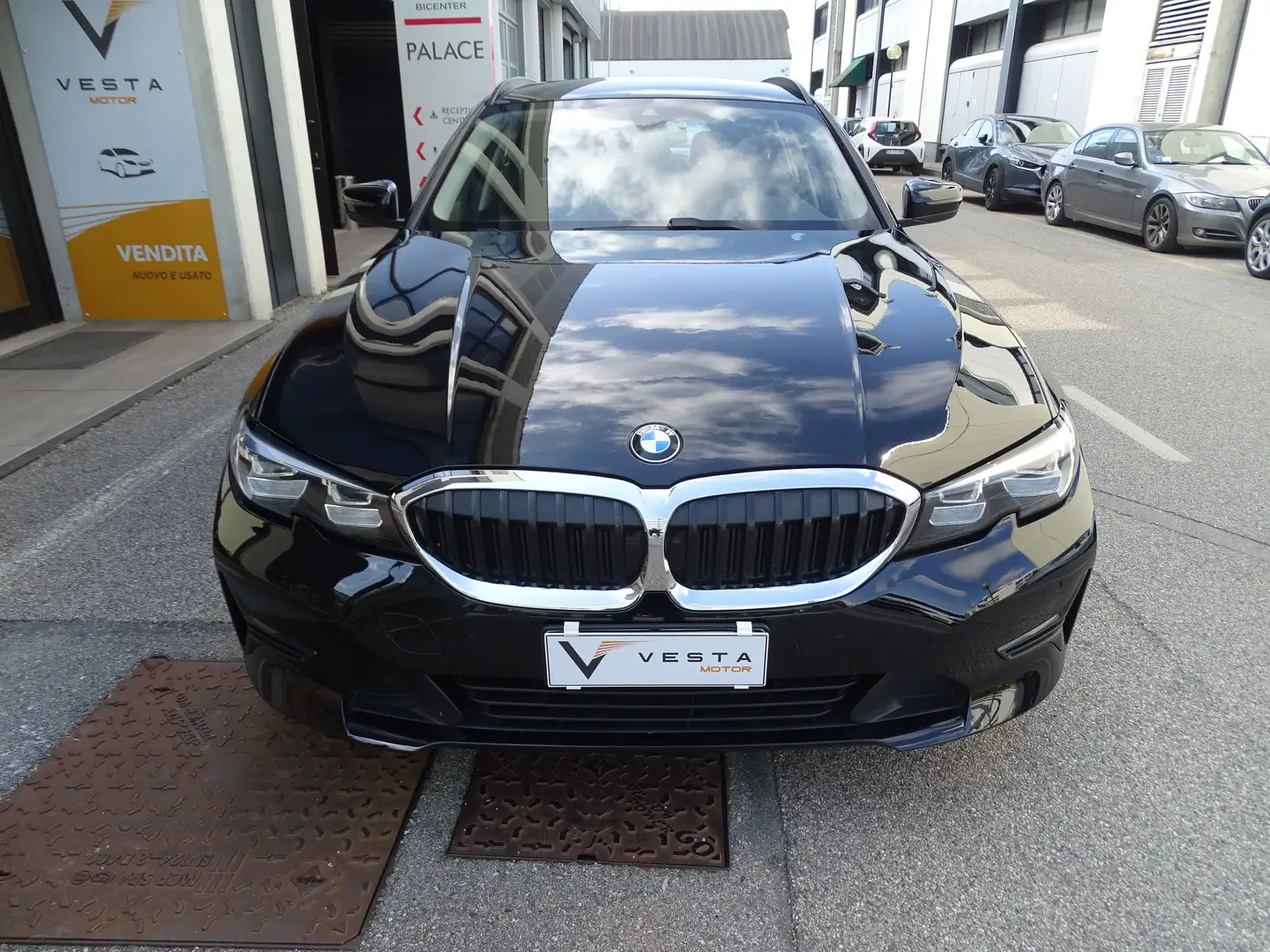 BMW 318 318d Touring mhev 48V Luxury auto Fekete - 2