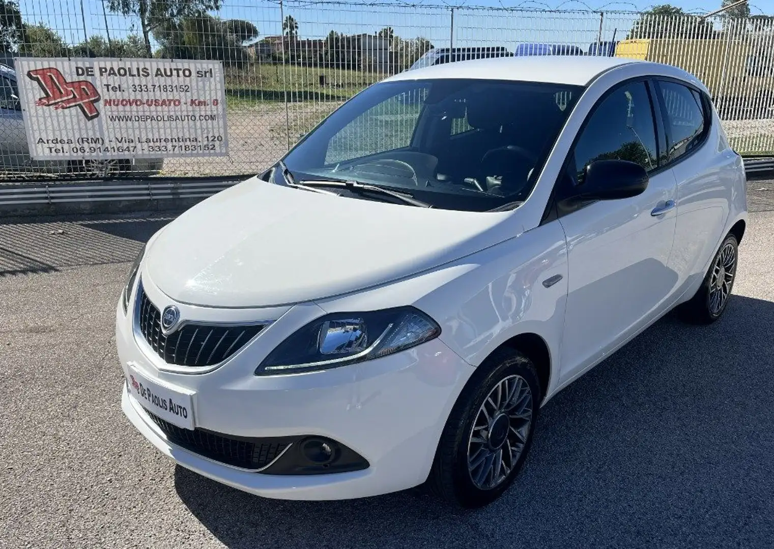 Lancia Ypsilon 1.0 FireFly 5 porte S&S Hybrid Gold Blanc - 1