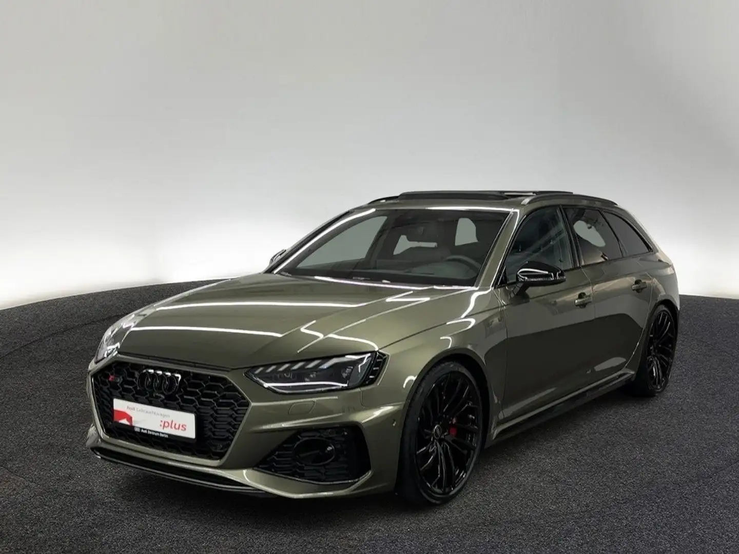 Audi RS4 tiptr. MATRIX 360°K NAVI PANO HUD B&O Vert - 2