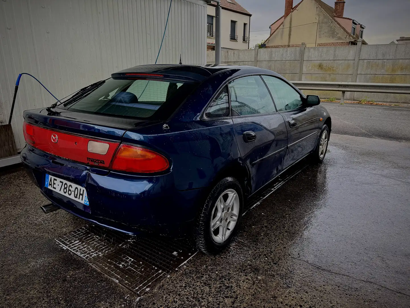 Mazda 323F GTX boite auto Blue - 1