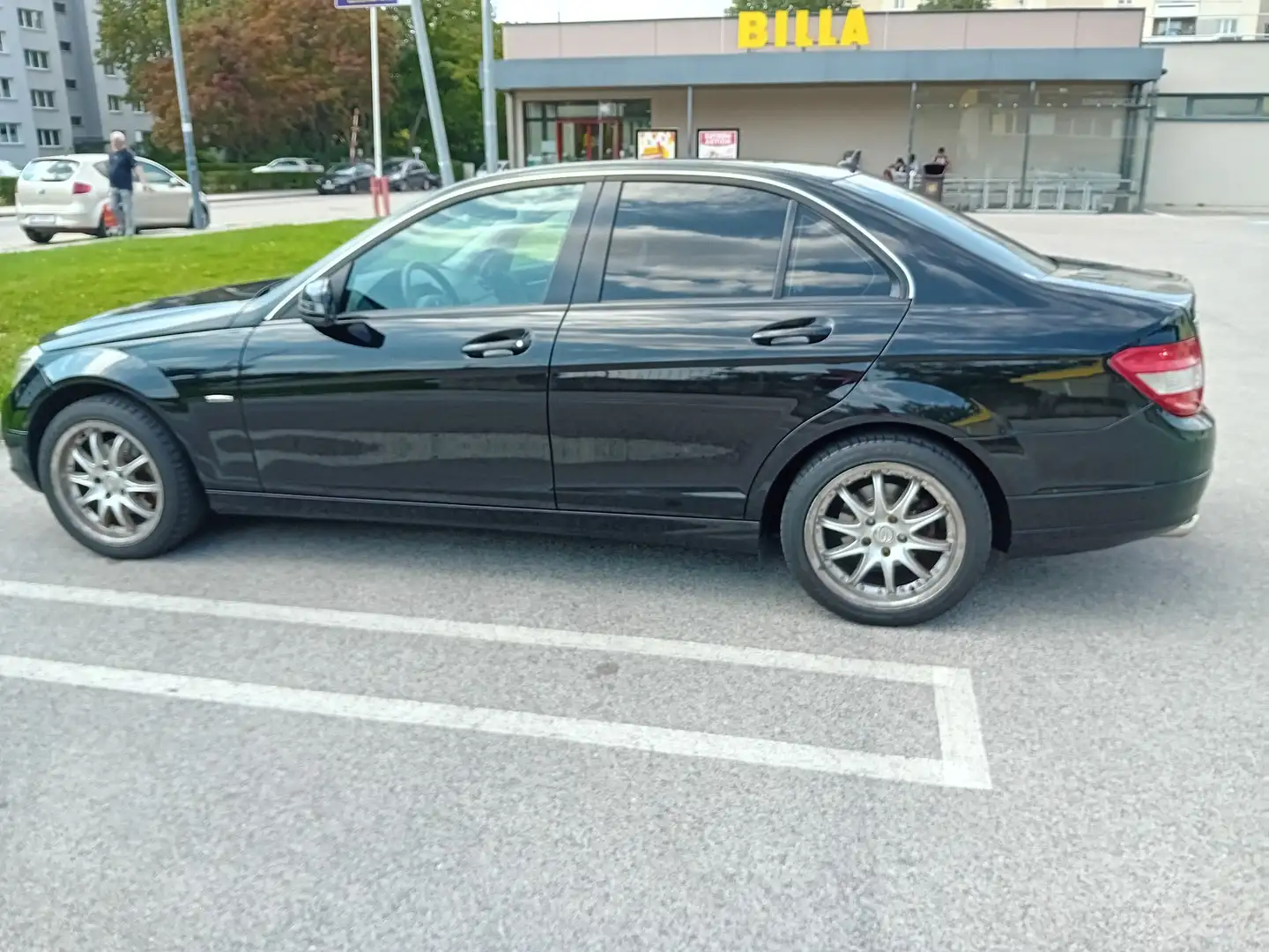 Mercedes-Benz 180 Schwarz - 1