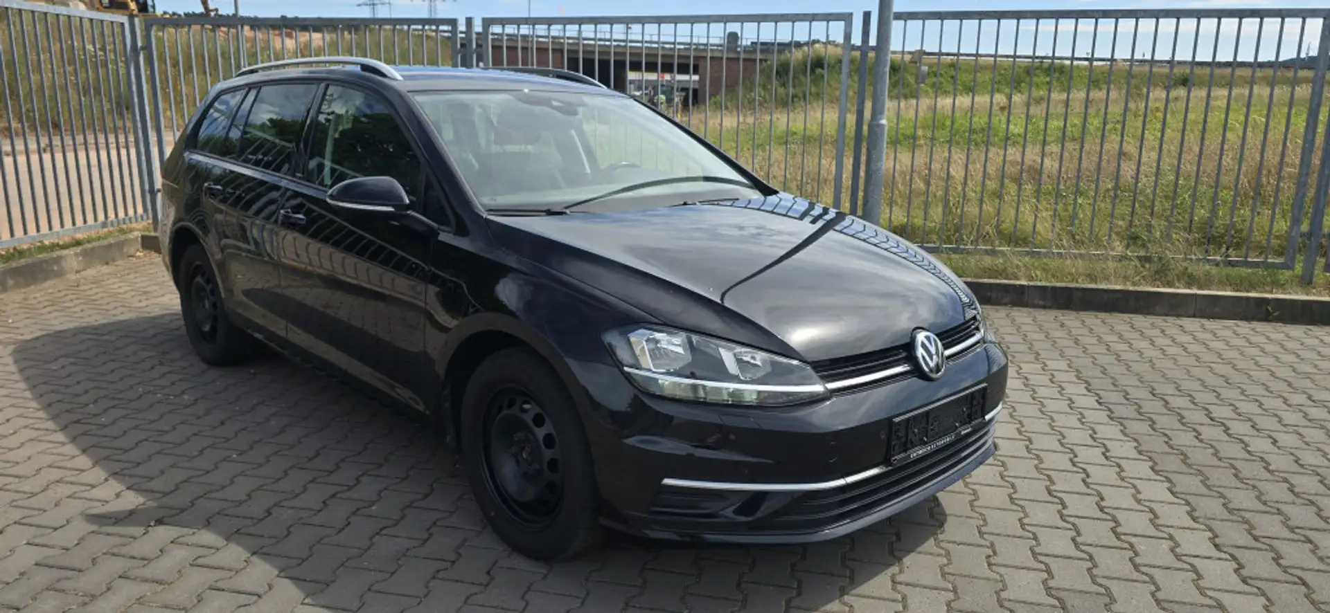 Volkswagen Golf 1.0 TSI IQ.DRIVE Navi Kamera AHK ACC SHZ Fekete - 1