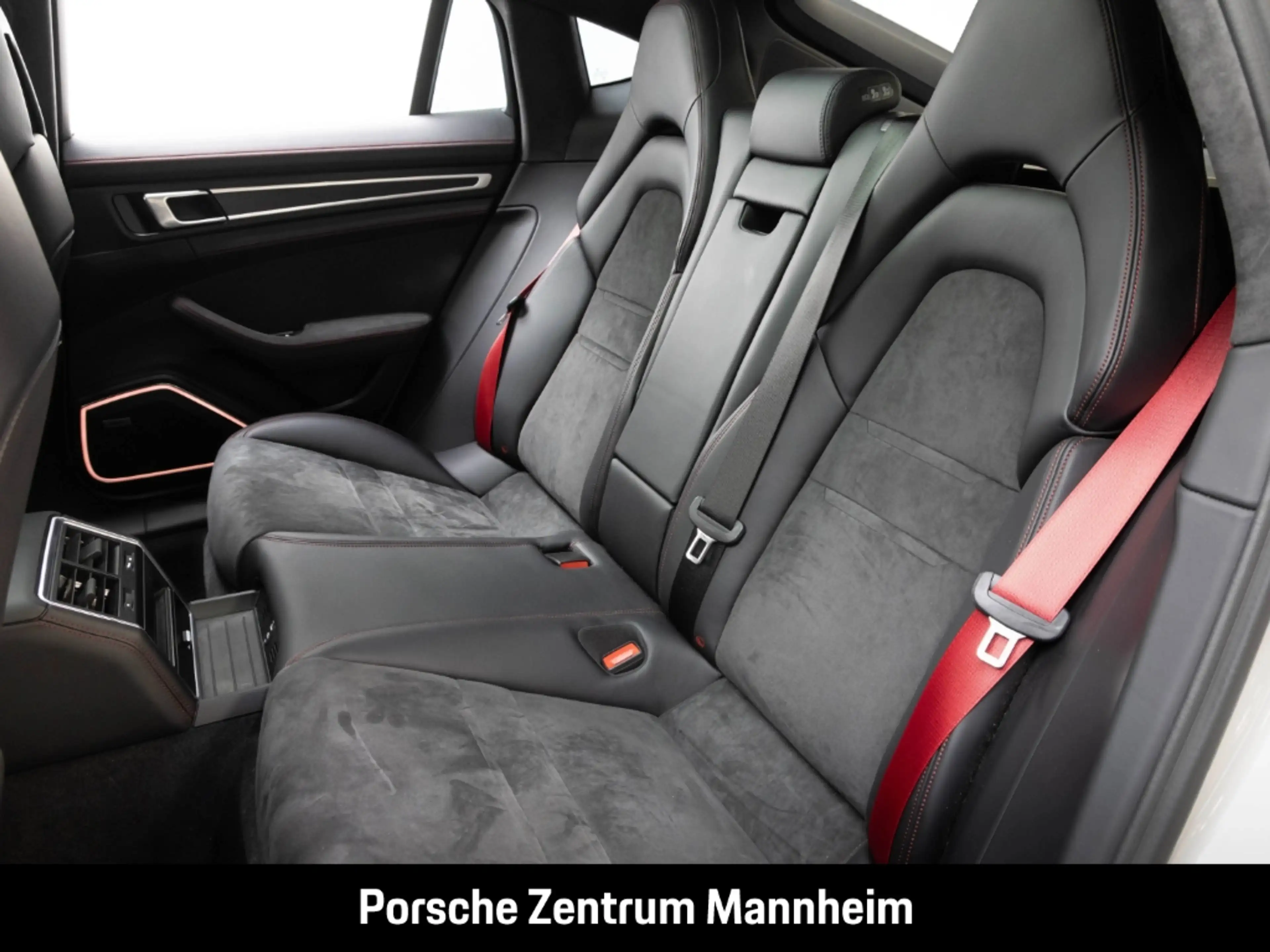 Porsche Panamera GTS — photo 14