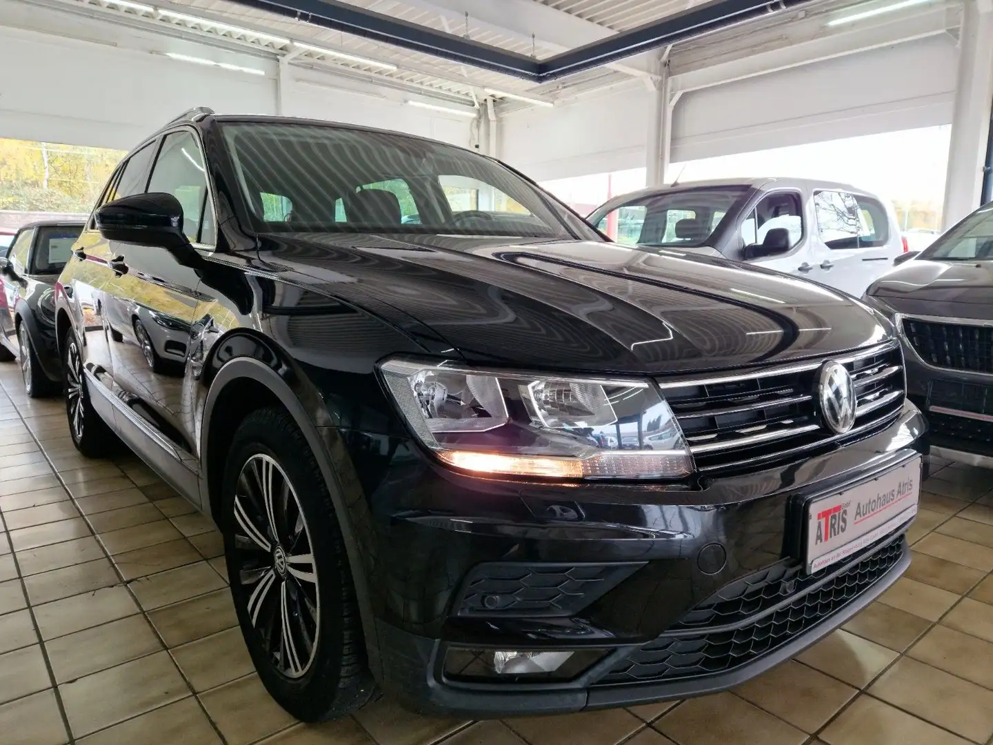 Volkswagen Tiguan Sound BMT/Start-Stopp Navi Schwarz - 2