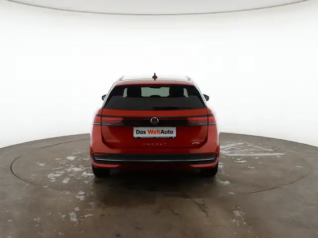Volkswagen Passat view 6
