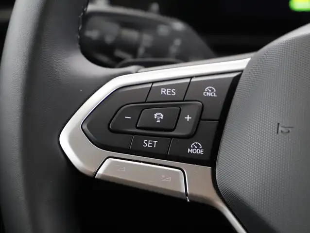 Volkswagen Passat view 12