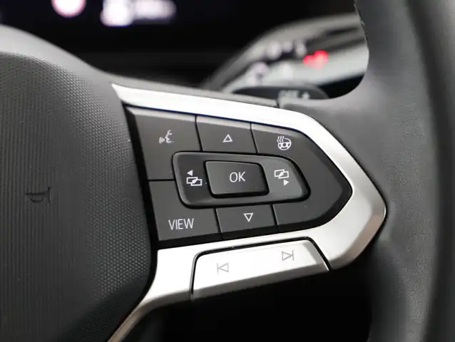 Volkswagen Passat view 13
