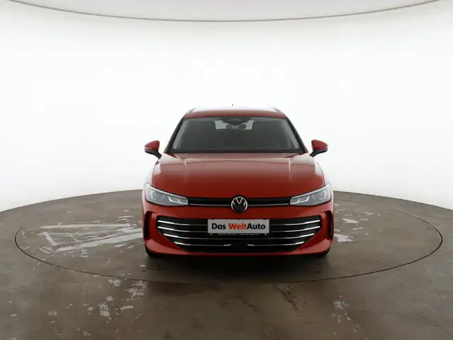 Volkswagen Passat view 3