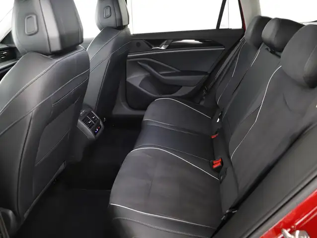 Volkswagen Passat view 9