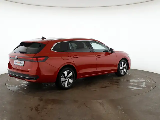 Volkswagen Passat view 4