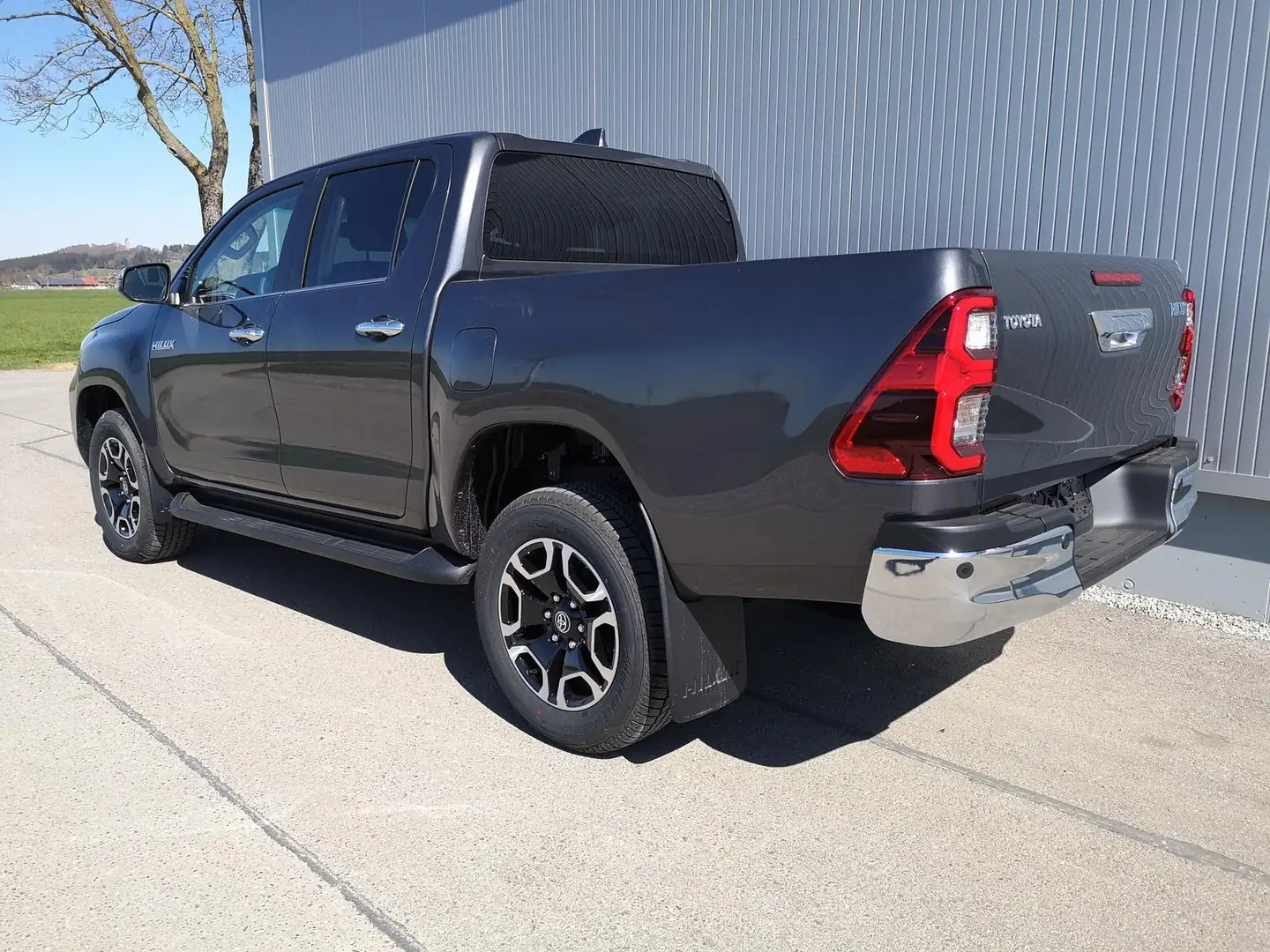 Toyota Hilux Double Cab 2,8D 4WD A/T 150 kW (204 PS), Automatik Серый - 2