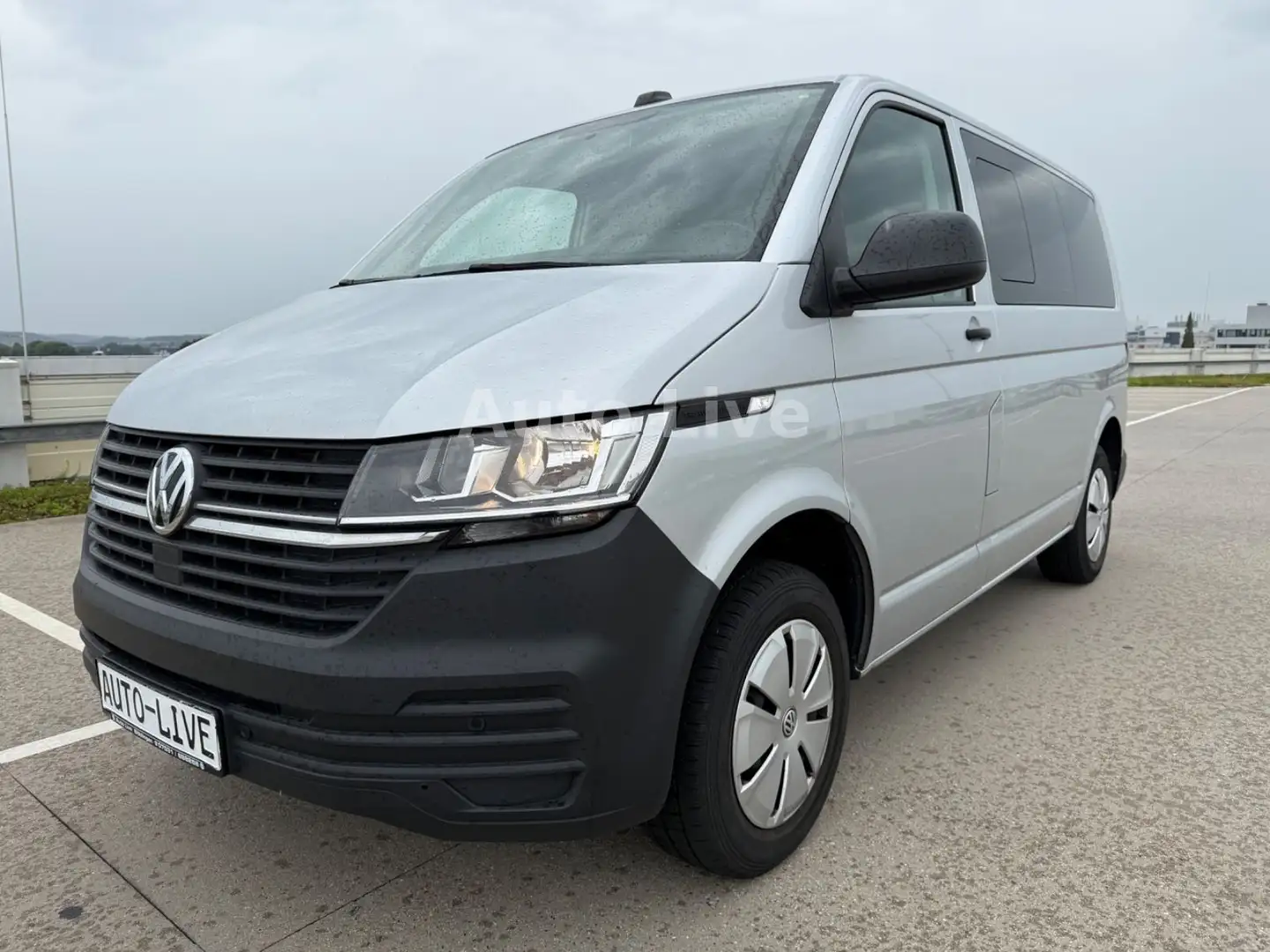 Volkswagen T6 Transporter T6.1 Transporter 2,0 TDI*AUTOMATIK*9-SITZE*KLIMA Silber - 1