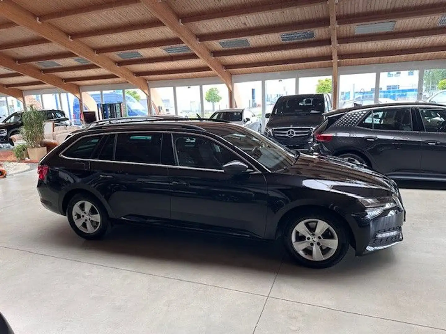 Skoda Superb 2.0 TDI Ambition DSG AHK+ACC+RFK+Schwarzg Noir - 2