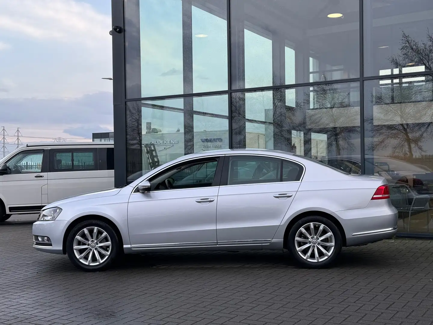 Volkswagen Passat 1.8 TSI Highline * DSG * Stoelverwarming * Cruise Сірий - 2