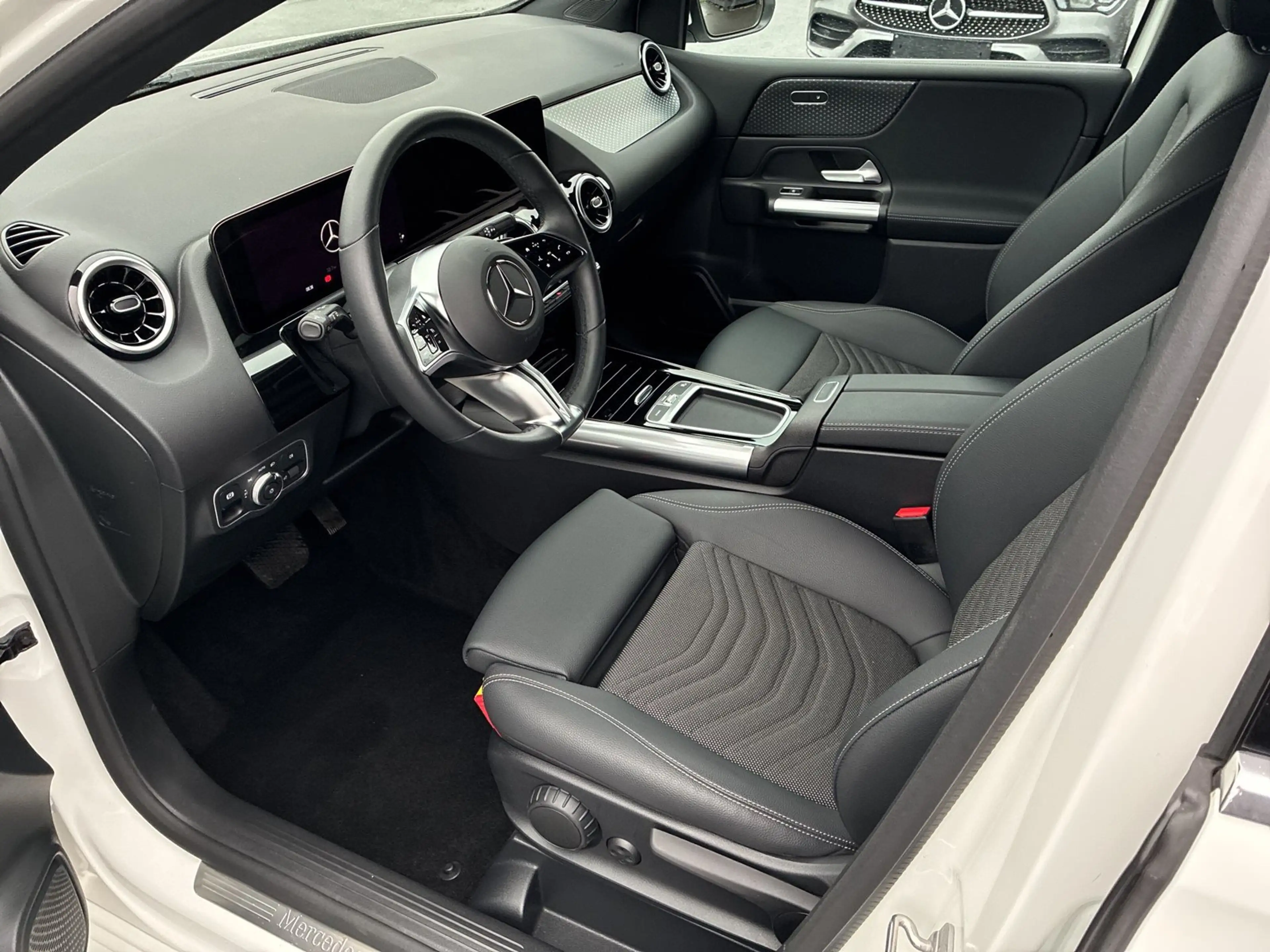 Mercedes-Benz B 180 d Österreich-Edition Cam Navi SHZ EASY-PACK — photo 12