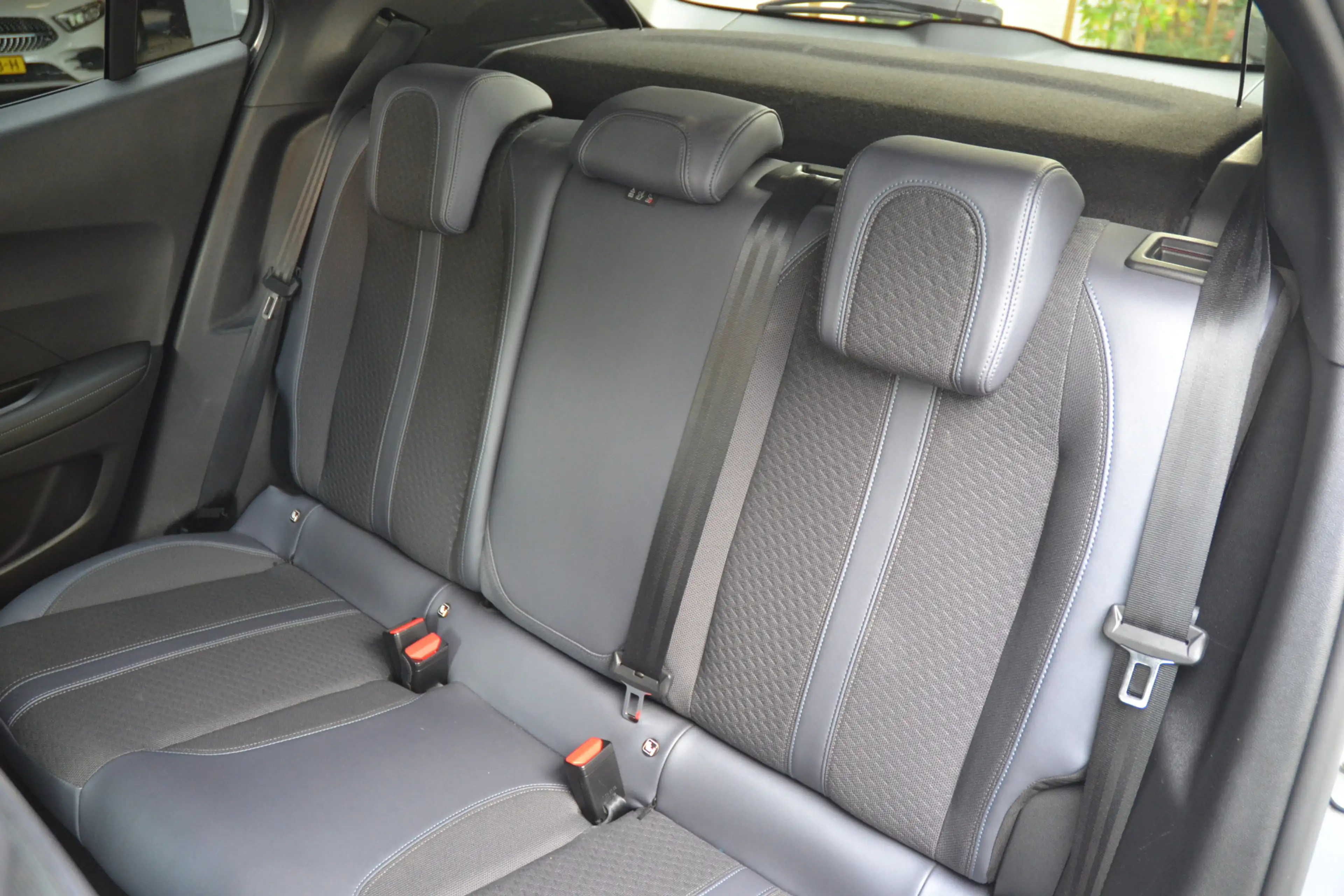 Peugeot 2008 1.2 PureTech Allure NAP | Automaat | Carplay | Cru — photo 12