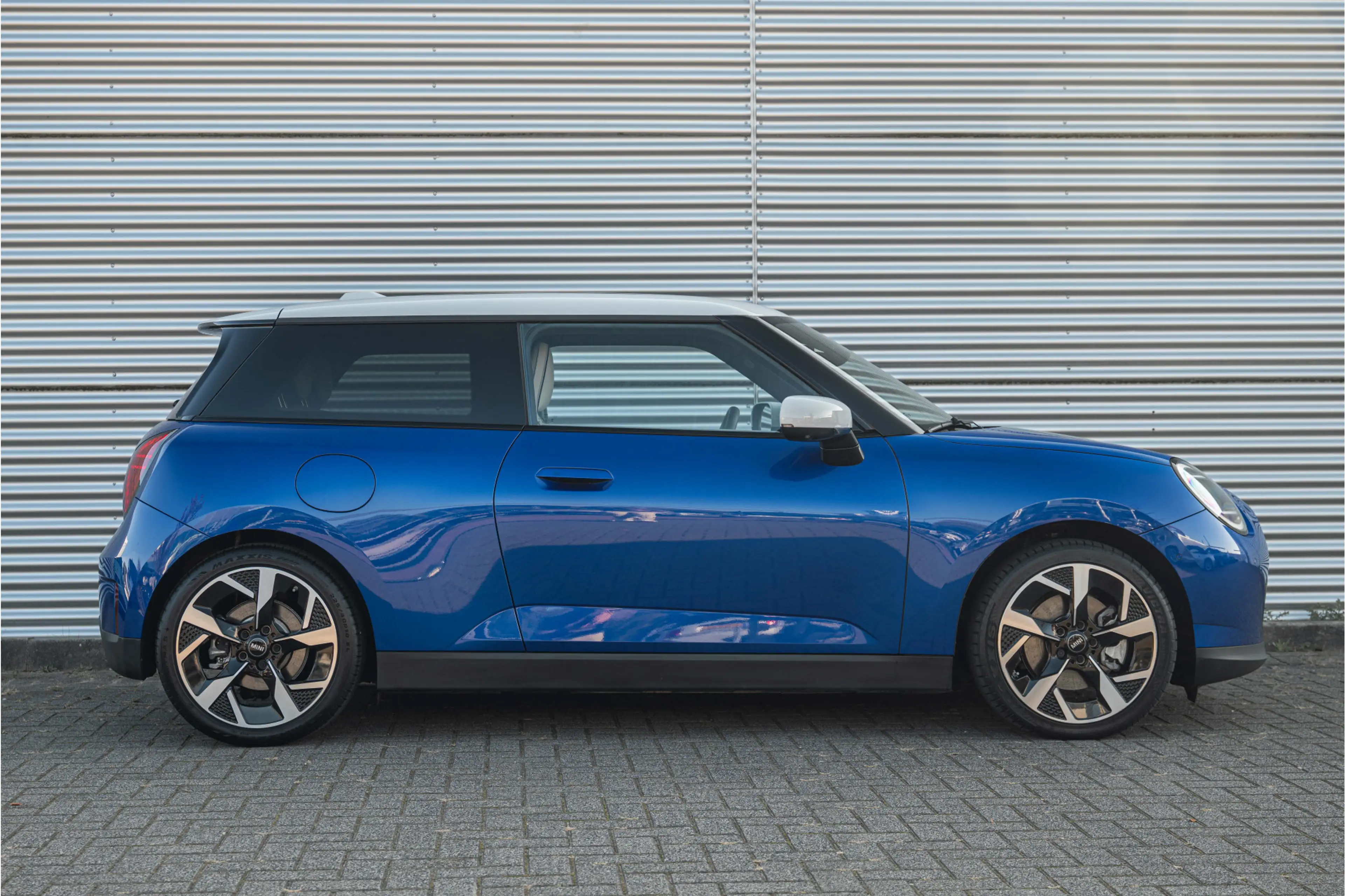 MINI Cooper SE Hatchback / Favoured / Pakket XL / Favoured / Pakk — photo 3