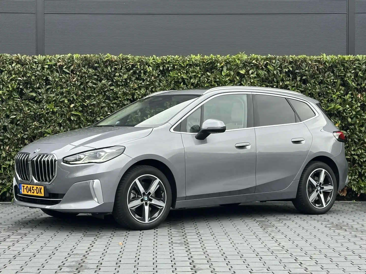 BMW 223 2-serie Active Tourer 223i, NIEUW MODEL, NL AUTO, Grijs - 1
